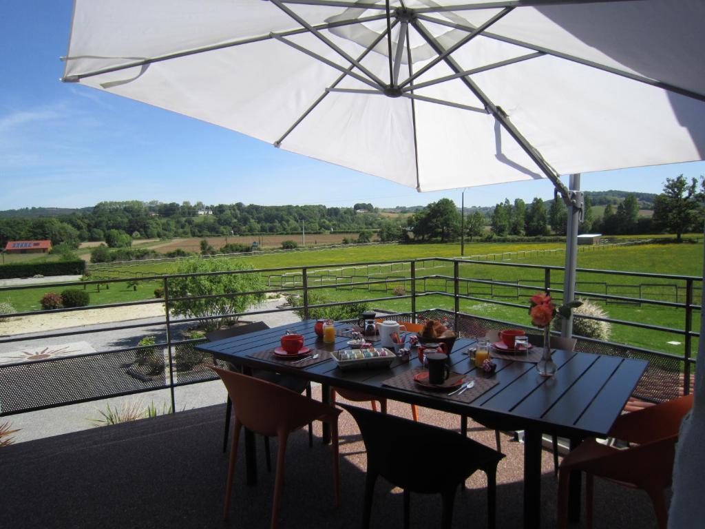 Manoir Theas Bed and Breakfast Barraute-Camu Buitenkant foto